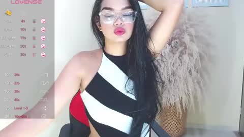 Snapshot of lindsay_sweet24 chatting on 12/25/24, 03:28 ana online show from 12/25/24, 03:28