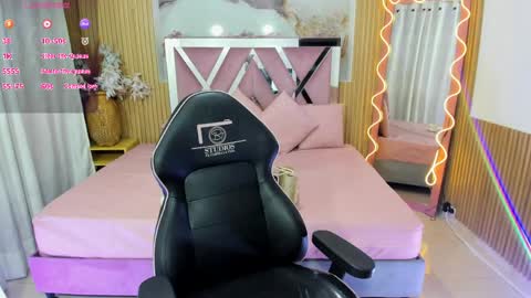 Snapshot of lindsay_tay chatting on 06/04/26, 03:23 Linda online show from 06/04/26, 03:23