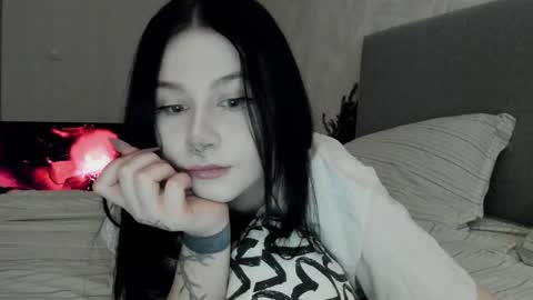 Snapshot of line_green chatting on 02/01/26, 12:20 Lina online show from 02/01/26, 12:20