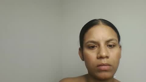 lineichun1708 online show from 11/18/25, 07:07