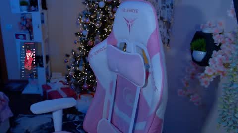 Lina online show from 12/19/24, 09:17