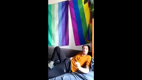 linushugebttm420 online show from 04/21/26, 12:22