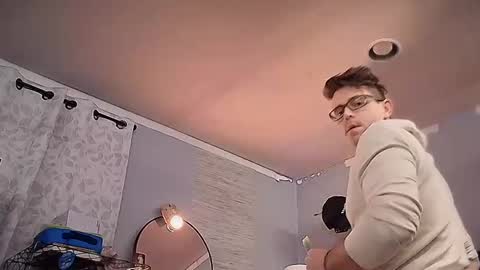 Snapshot of linuxgirlsudosu chatting on 02/15/25, 10:33 linuxgirlsudosu online show from 02/15/25, 10:33