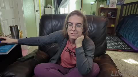 Snapshot of linzy19 chatting on 12/10/24, 05:33 Linzy19 online show from 12/10/24, 05:33