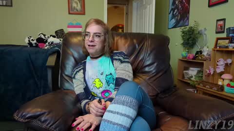 Snapshot of linzy19 chatting on 01/28/25, 05:03 Linzy19 online show from 01/28/25, 05:03