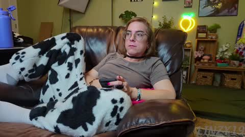 Snapshot of linzy19 chatting on 01/31/25, 04:03 Linzy19 online show from 01/31/25, 04:03