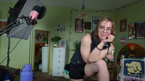 Snapshot of linzy19 chatting on 02/20/25, 08:14 Linzy19 online show from 02/20/25, 08:14