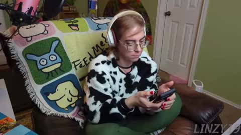 Snapshot of linzy19 chatting on 02/22/25, 03:23 Linzy19 online show from 02/22/25, 03:23