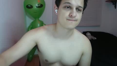 Snapshot of lioncluess chatting on 04/06/26, 03:26 Lion Cluess online show from 04/06/26, 03:26