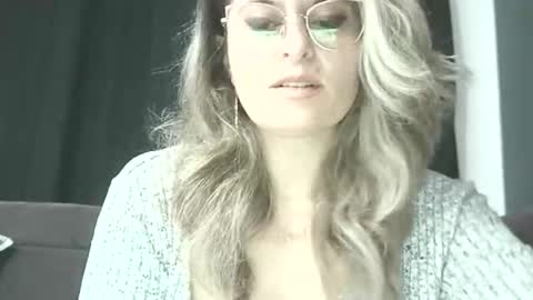 Snapshot of lionessmom chatting on 10/13/25, 09:26 lionessmom online show from 10/13/25, 09:26