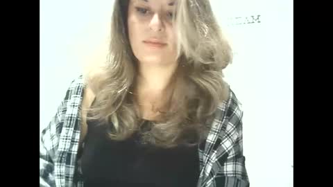 Snapshot of lionessmom chatting on 10/17/25, 03:58 lionessmom online show from 10/17/25, 03:58