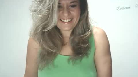 Snapshot of lionessmom chatting on 10/22/25, 01:17 lionessmom online show from 10/22/25, 01:17