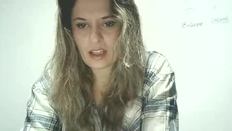 Snapshot of lionessmom chatting on 10/25/25, 04:57 lionessmom online show from 10/25/25, 04:57