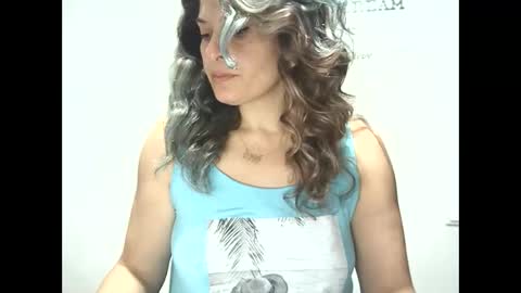 Snapshot of lionessmom chatting on 11/05/25, 03:28 lionessmom online show from 11/05/25, 03:28