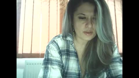 Snapshot of lionessmom chatting on 11/26/25, 07:53 lionessmom online show from 11/26/25, 07:53