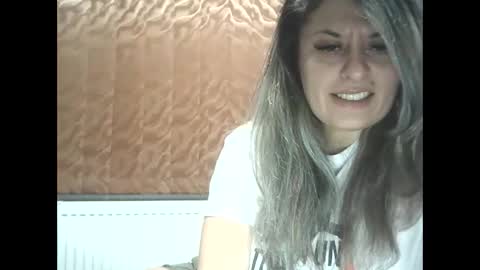 Snapshot of lionessmom chatting on 11/29/25, 04:48 lionessmom online show from 11/29/25, 04:48