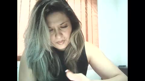 Snapshot of lionessmom chatting on 12/05/25, 11:52 lionessmom online show from 12/05/25, 11:52