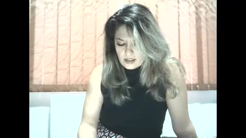 Snapshot of lionessmom chatting on 12/23/25, 06:55 lionessmom online show from 12/23/25, 06:55