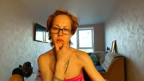 Snapshot of lioraweiss chatting on 05/16/26, 03:55 Liora Weiss online show from 05/16/26, 03:55