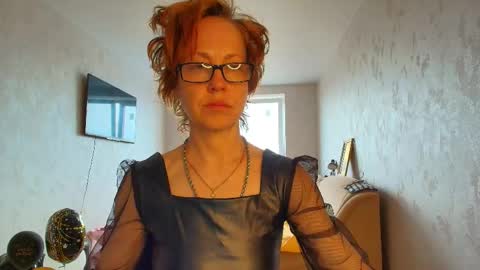 Snapshot of lioraweiss chatting on 05/19/26, 07:26 Liora Weiss online show from 05/19/26, 07:26