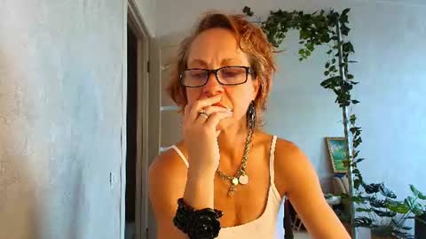 Snapshot of lioraweiss chatting on 07/23/26, 08:56 Liora Weiss online show from 07/23/26, 08:56