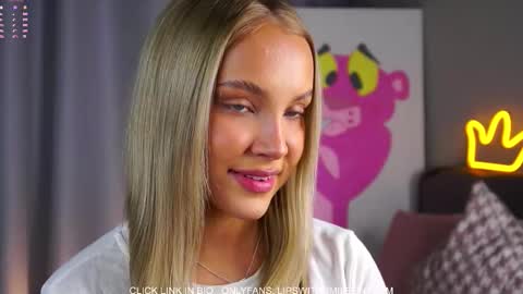 Amelia online show from 11/08/25, 01:06