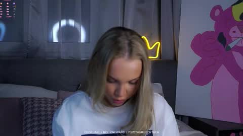 Amelia online show from 12/18/25, 01:11