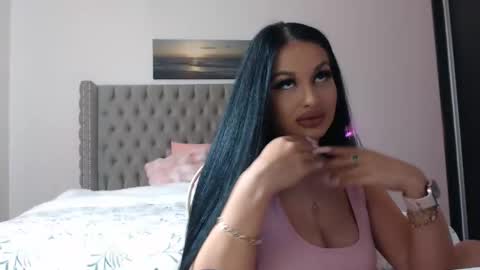 Lisa online show from 12/17/25, 08:37