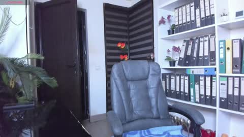 lisa online show from 11/30/25, 03:10