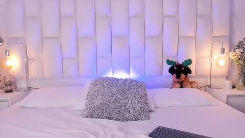 Snapshot of lisa_baker1 chatting on 12/20/25, 11:45 Lisa Baker online show from 12/20/25, 11:45