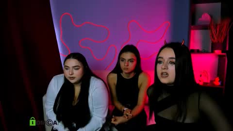 Snapshot of lisa_dark_ chatting on 10/31/25, 11:55 Lisa online show from 10/31/25, 11:55