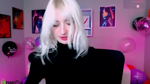 Snapshot of lisa_dark_ chatting on 11/02/25, 08:44 Lisa online show from 11/02/25, 08:44