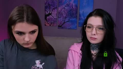 Snapshot of lisa_dark_ chatting on 11/17/25, 12:55 Lisa online show from 11/17/25, 12:55