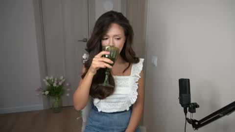 lisa_graham online show from 10/16/25, 06:14