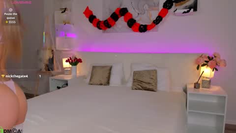 Lisa online show from 10/26/25, 01:22