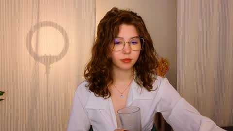 Snapshot of lisa_roses chatting on 01/11/25, 02:41 Lisa online show from 01/11/25, 02:41