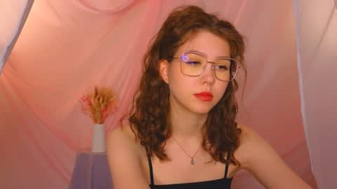 Snapshot of lisa_roses chatting on 01/28/25, 06:16 Lisa online show from 01/28/25, 06:16