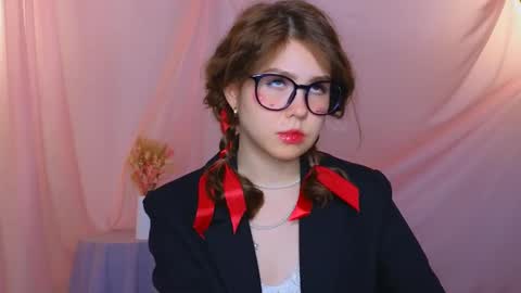 Snapshot of lisa_roses chatting on 02/14/25, 10:17 Lisa online show from 02/14/25, 10:17