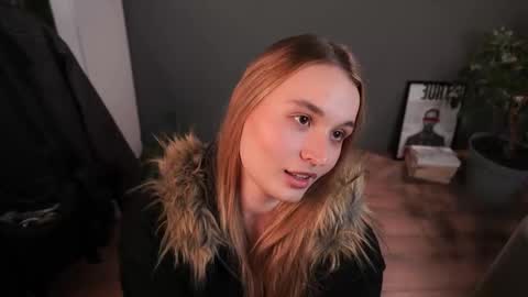 Elisabeth or Lisa online show from 11/22/25, 08:19