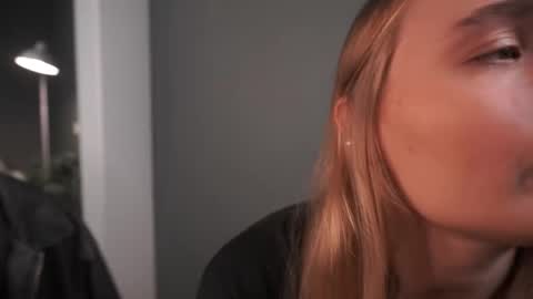 Elisabeth or Lisa online show from 11/28/25, 08:00