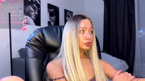 Lisa online show from 11/05/25, 02:06