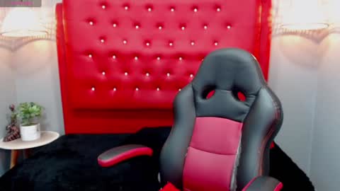 Lisa online show from 12/29/24, 03:33