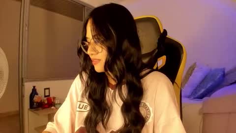 Snapshot of lisa_t08 chatting on 10/30/25, 01:18 Lisa Thompson online show from 10/30/25, 01:18