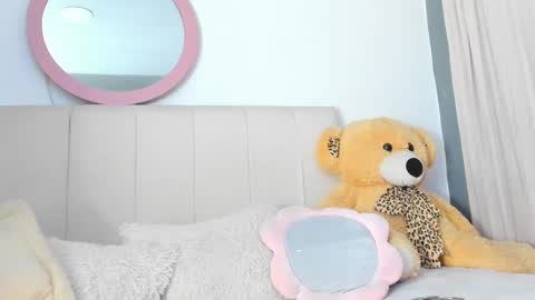 Snapshot of lisaa_a chatting on 02/08/25, 02:04 Lisa online show from 02/08/25, 02:04