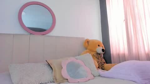 Snapshot of lisaa_a chatting on 02/25/25, 10:39 Lisa online show from 02/25/25, 10:39