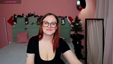 Snapshot of lisaamoree chatting on 12/15/25, 08:51 Ur sensual Lisa online show from 12/15/25, 08:51