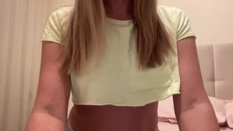 Snapshot of lisaflower1 chatting on 01/10/25, 08:04 Lisa online show from 01/10/25, 08:04