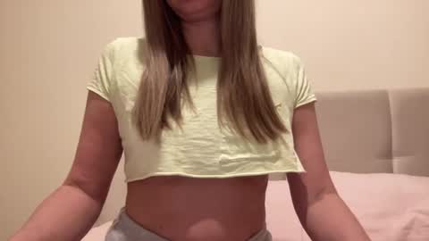 Snapshot of lisaflower1 chatting on 02/13/25, 04:28 Lisa online show from 02/13/25, 04:28