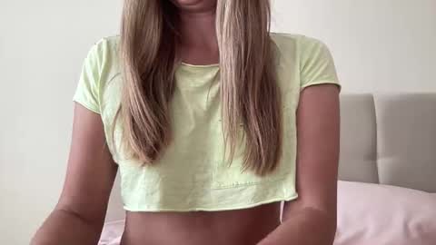 Snapshot of lisaflower1 chatting on 10/19/25, 08:48 Lisa online show from 10/19/25, 08:48