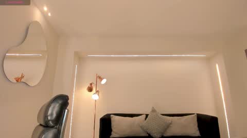 Lisa  Flowers online show from 02/05/26, 07:57